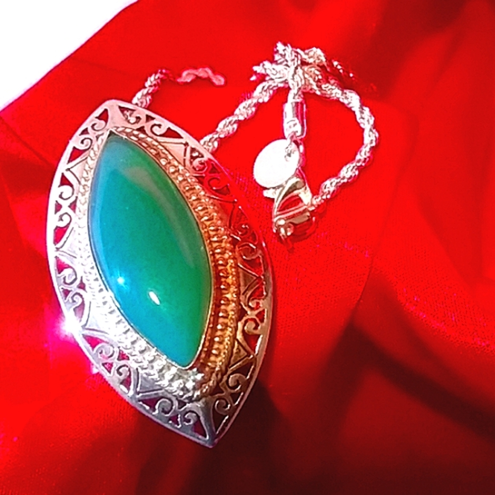 Stunning Sterling Silver Green Onyx Pin - Picture 3 of 7